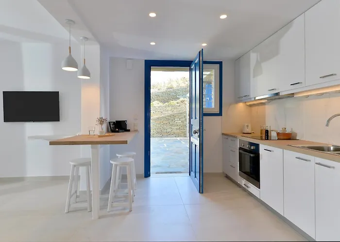 & Hydroussa Sea View